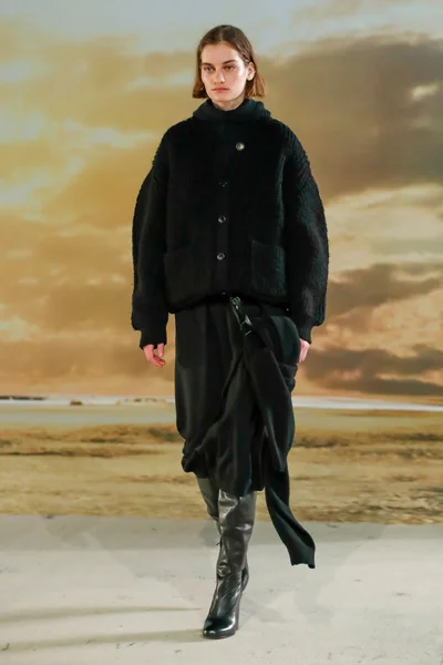 Look 15